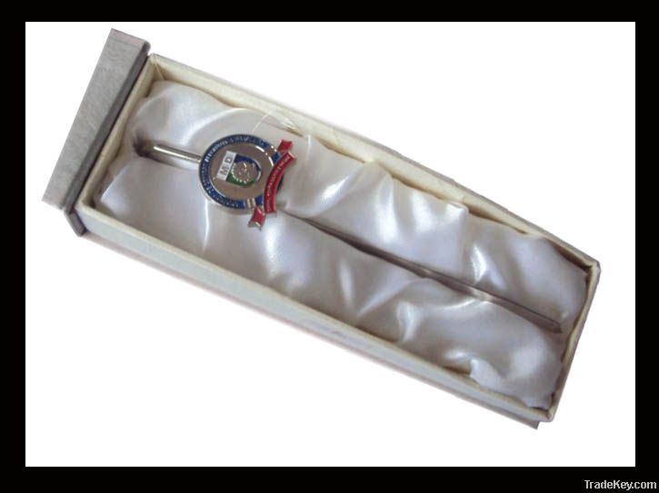 Metal bookmark with gift box as a gift for students