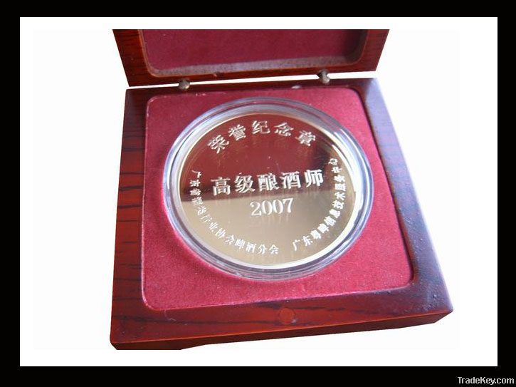 Souvenir coin with gift box