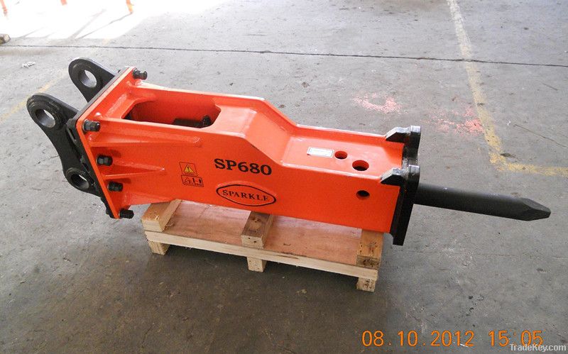 Box silenced type hydraulic breaker