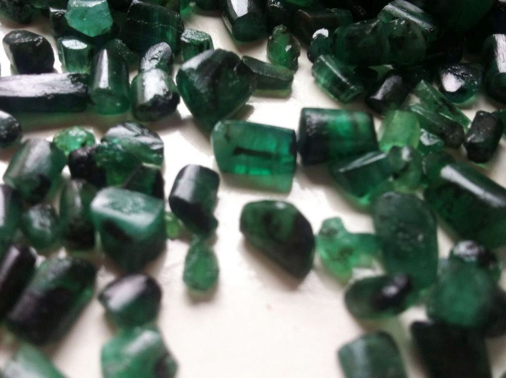 Rough Emerald for Cabochon and Faceting