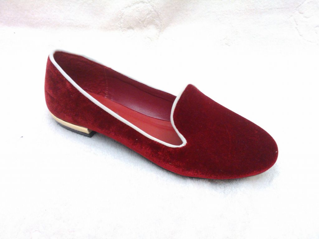 Ladies flat shoes