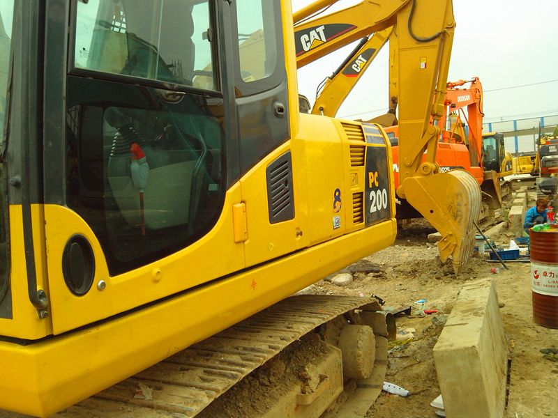 Used KOMATSU Excavators (PC200-8)