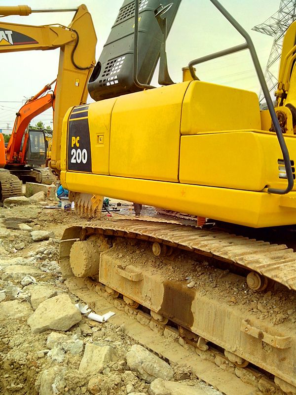 Used KOMATSU Excavators (PC200-8)