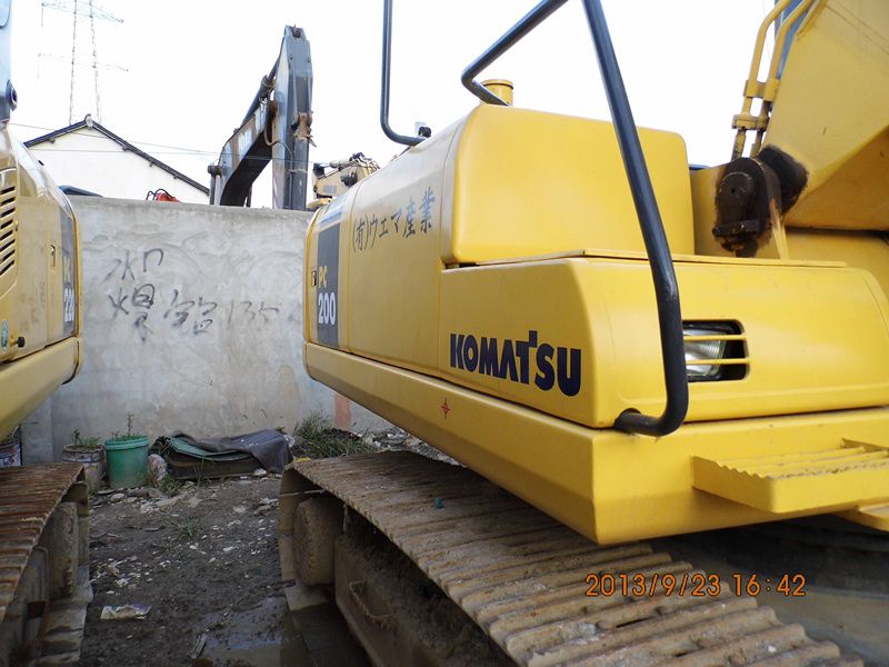 Used KOMATSU PC200-7 Excavator for sale