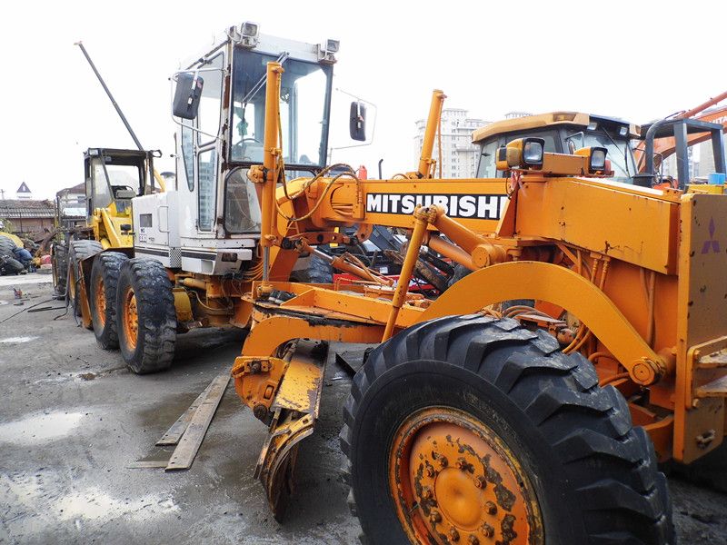 Sell Used MITSUBISHI MG330 Motor grader