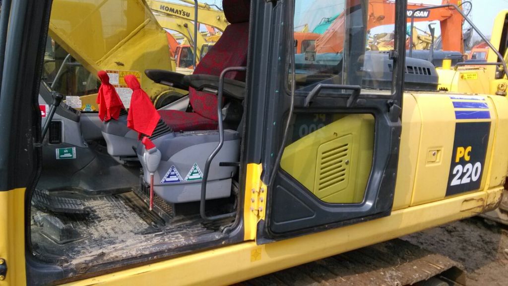 Used KOMATSU PC220-7 Excavator for sale made in japan Used KOMATSU Excavator PC220-7