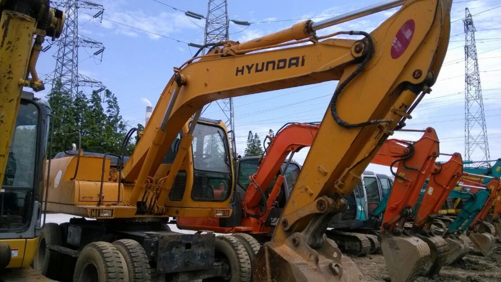 Used Hyundai R130W-5 Wheel Excavator sale