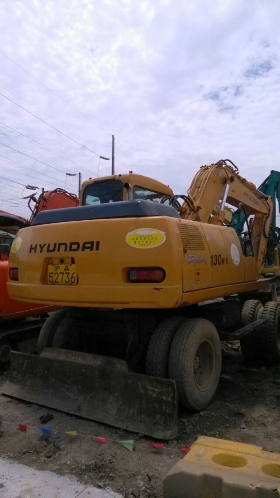 Used Hyundai R130W-5 Wheel Excavator sale 