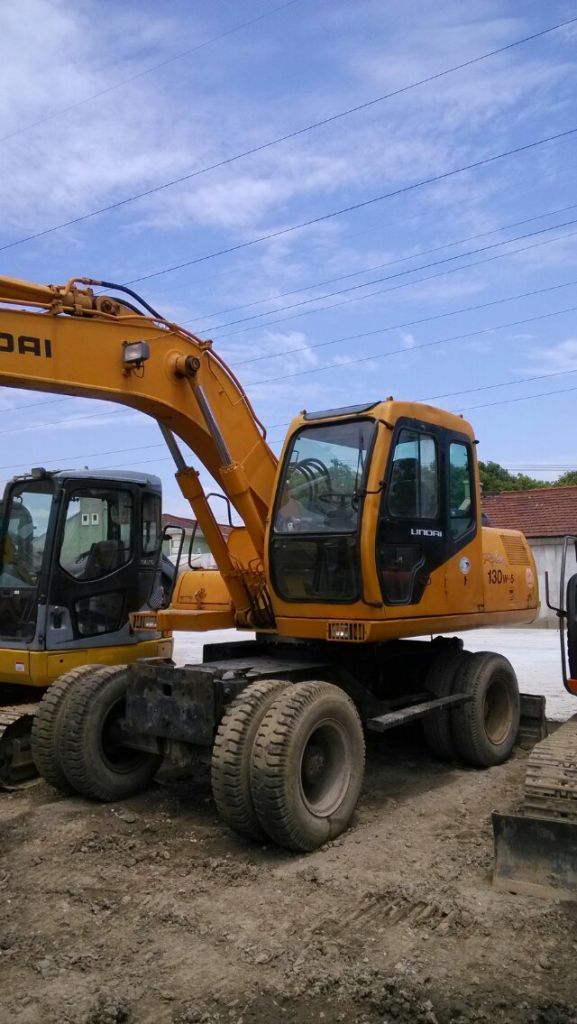 Used Hyundai R130W-5 Wheel Excavator sale 