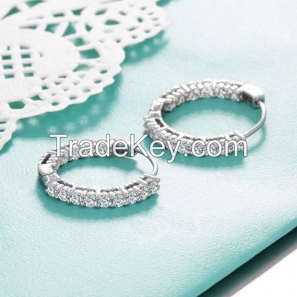 Diamond Studded in 10k white gold Earring.