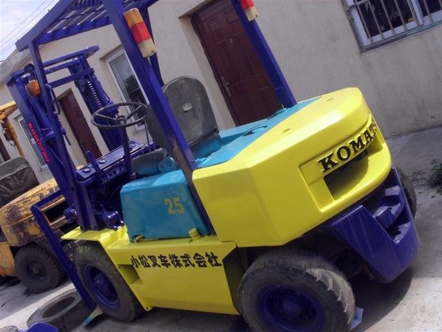 Used Komatsu FD25 Forklift