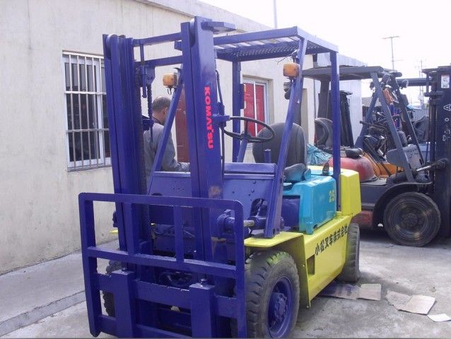 Used Komatsu FD25 Forklift