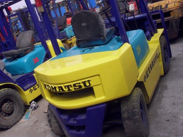 Used Komatsu FD25 Forklift