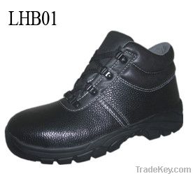 With steel toe durable construction safety shoes