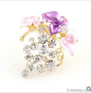 Red Elegant Flowery Brooch With Competitive Price 2013