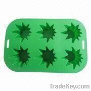 Silicone Cake Mold in Maple Leaf