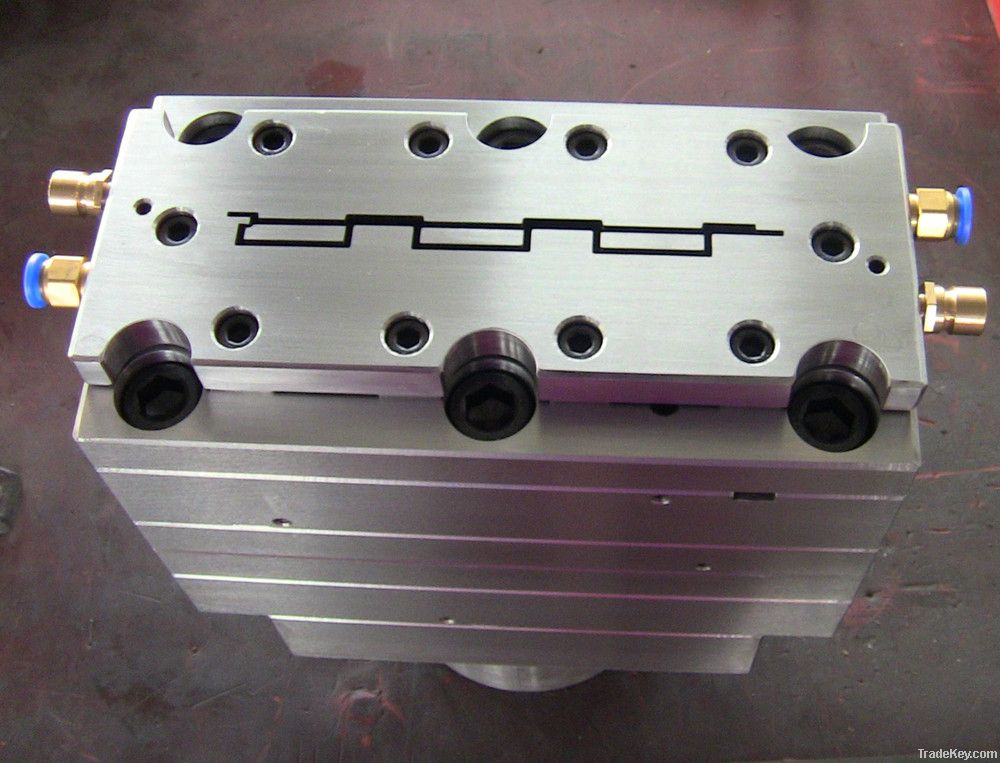 Extrusion mould for decorate panel