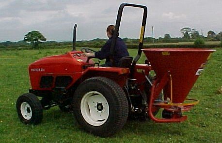 FERTILISER SPREADER