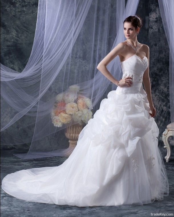 Elegant Organza Sweetheart Beading Ruffle Chapel Bridal Ball Gown Wedd