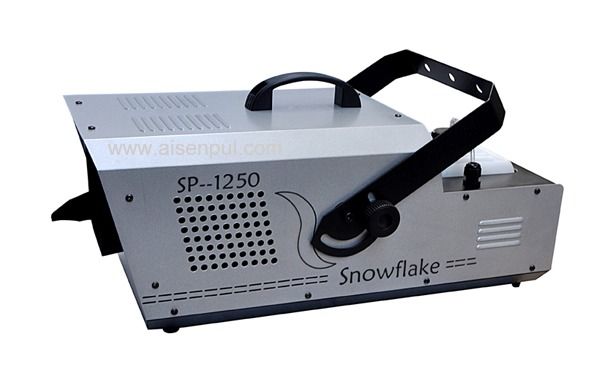 SP1250 snow machine create a wonderful romantic atmosphere