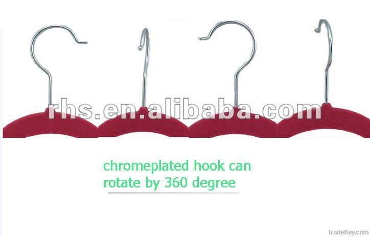 velvet hanger with 2 metal clips