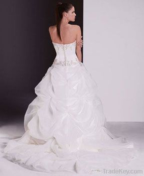 High Quality Ball Gown Strapless Chapel Train Pick-ups Wedding Dress