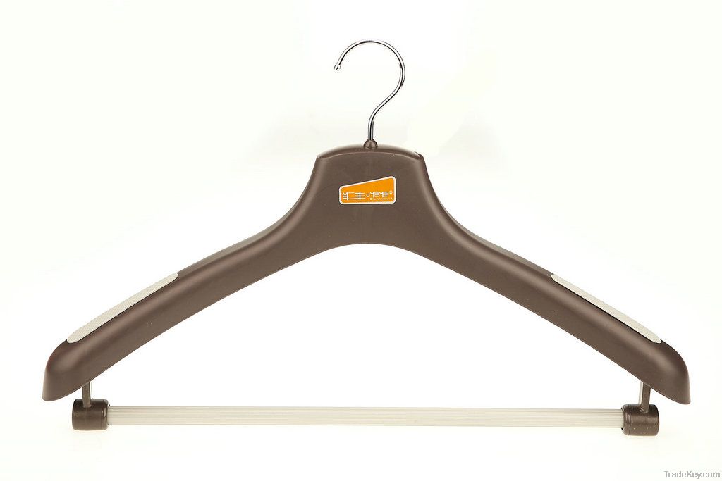 plastic suit hanger with anti-slip bar