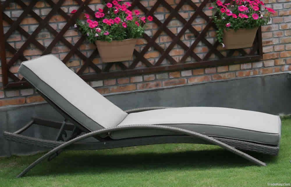 New Steel rattan Lounger