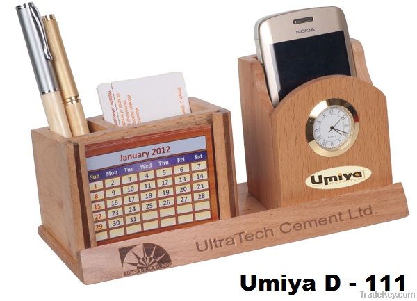 wooden desktop calendar