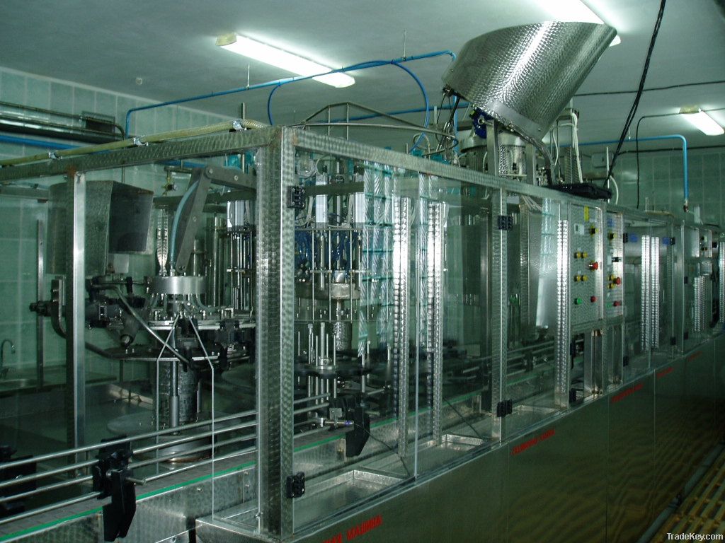 Line for bottling water komplektes blowing, production capacity up to