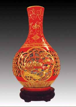 Red porcelain Piercing Vase