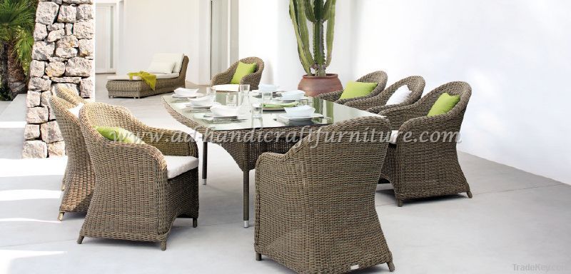 poly rattan dining set