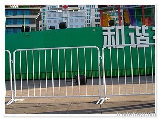 Temporary metal barrier for control traffic safety