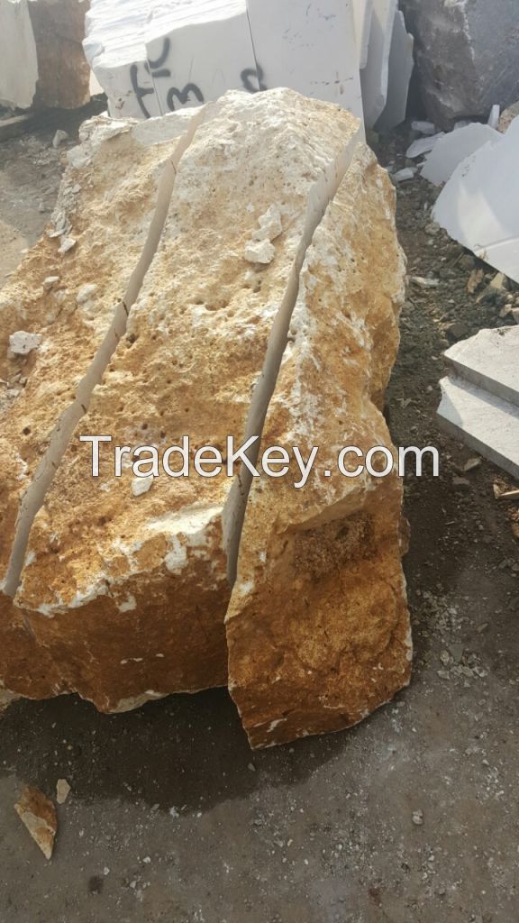Travertine in stone blocks
