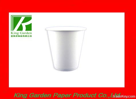 white plain coffee paper cups