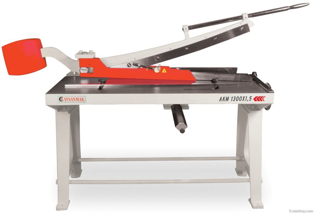 AKM Manual Guillotine Shear