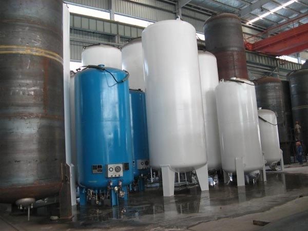 Cryogenic storage tank