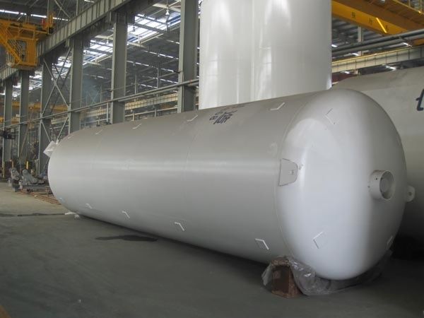 Cryogenic storage tank