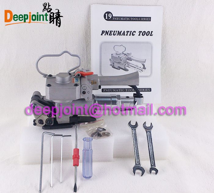 Pneumatic strapping tool