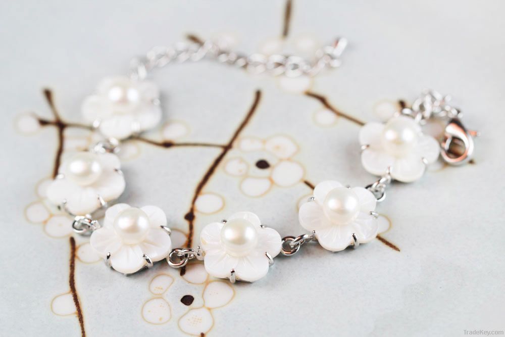 charming white freshwater pearl fashion bracelet 2013
