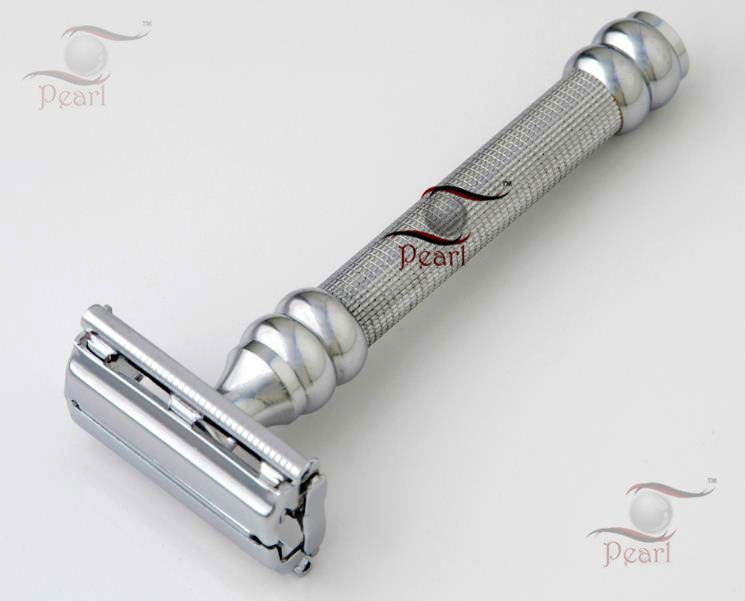 Twist To Open Safety Razor