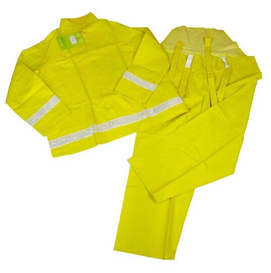 Yellow pvc polyester men's rainsuit with reflective tape