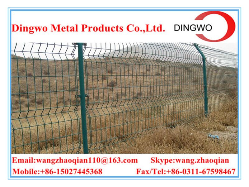 bending triangular wire mesh courtyard/landscaping fence  wire mesh fence,fence panels,welded metal fence ,welded metal mesh,gate fence,pets fence,pet cages,temporary fence,road fence,highway fence,residential fence,garden fence supplier&manufacture
