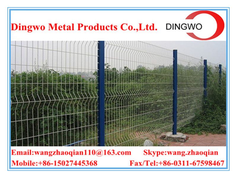 bending triangular wire mesh courtyard/landscaping fence  wire mesh fence,fence panels,welded metal fence ,welded metal mesh,gate fence,pets fence,pet cages,temporary fence,road fence,highway fence,residential fence,garden fence supplier&manufacture