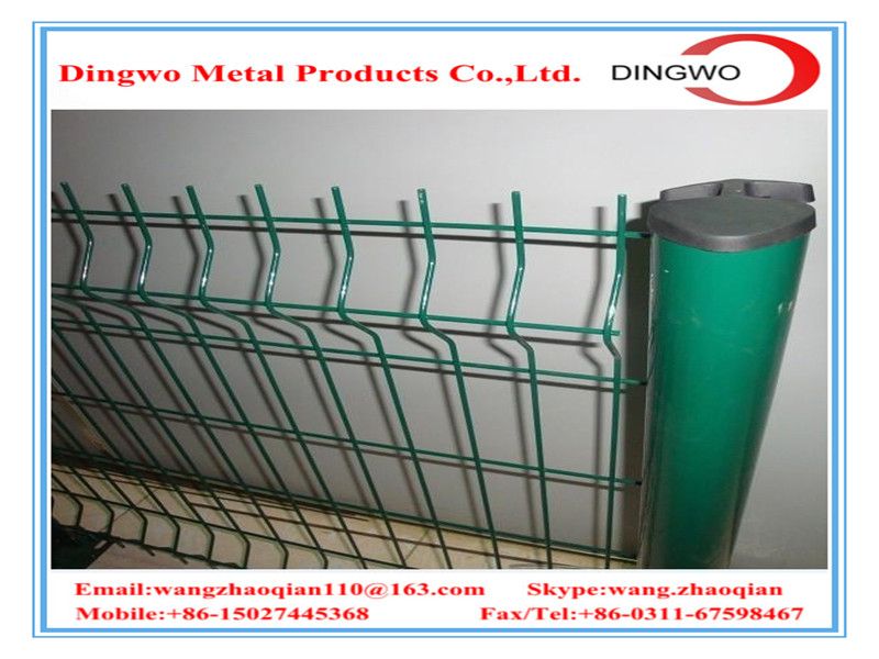 wire mesh fence,fence panels,welded metal fence ,welded metal mesh,bending triangular wire mesh courtyard/landscaping fence          