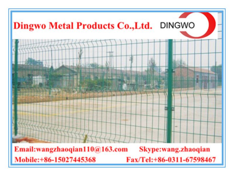 wire mesh fence,fence panels,welded metal fence ,welded metal mesh,bending triangular wire mesh courtyard/landscaping fence          