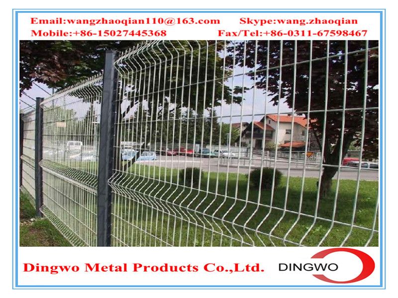 wire mesh fence,fence panels,welded metal fence ,welded metal mesh,bending triangular wire mesh courtyard/landscaping fence          