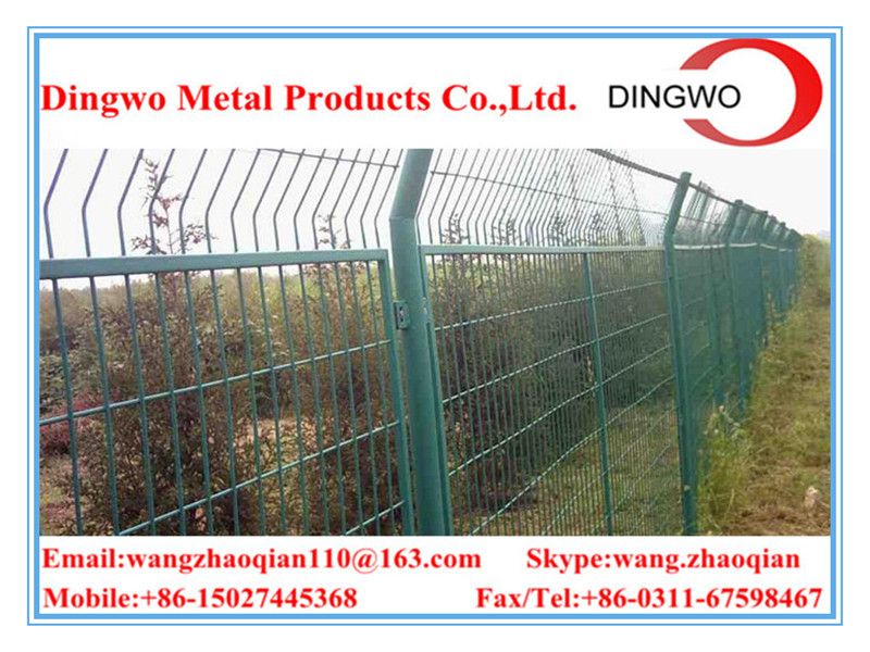 wire mesh fence,fence panels,welded metal fence ,welded metal mesh,bending triangular wire mesh courtyard/landscaping fence          