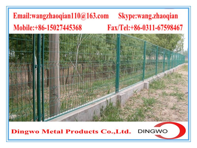 wire mesh fence,fence panels,welded metal fence ,welded metal mesh,bending triangular wire mesh courtyard/landscaping fence          