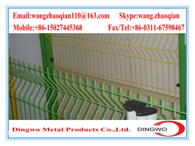 wire mesh fence,fence panels,welded metal fence ,welded metal mesh,bending triangular wire mesh courtyard/landscaping fence          